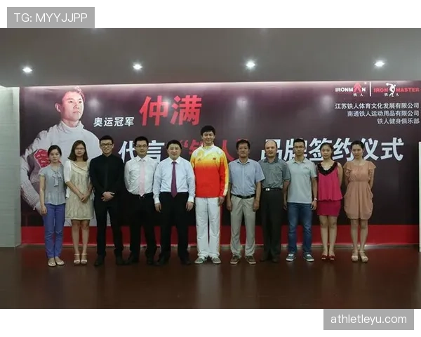 仲满赛场像铁人，下了场掏出那张卡买单的样子，把隔壁小店老板气到怀疑人生