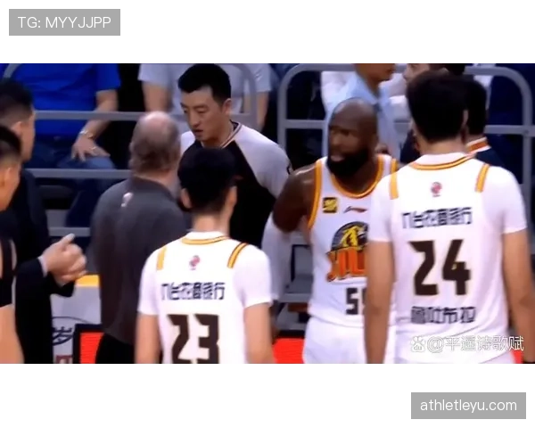 篮球干扰球违例国际规则与中国CBA有何不同？